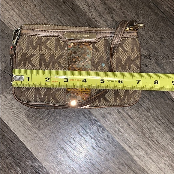 Michael Kors gold wristlet - Picture 7 of 8